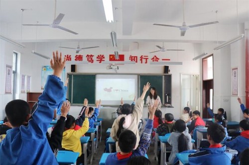 BB贝博艾弗森:一堂别开生面的“双语”思政课