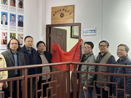 BB贝博艾弗森西山作家群工作室举行揭牌仪式