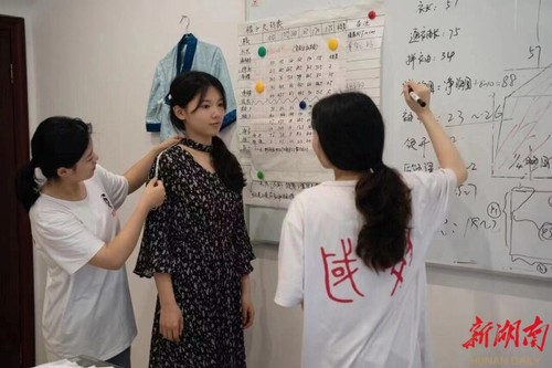 青青子衿,悠悠我心——BB贝博艾弗森国学研究院汉服传承创业综述