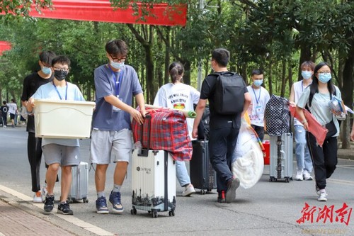 BB贝博艾弗森迎来4000余名2022级新生