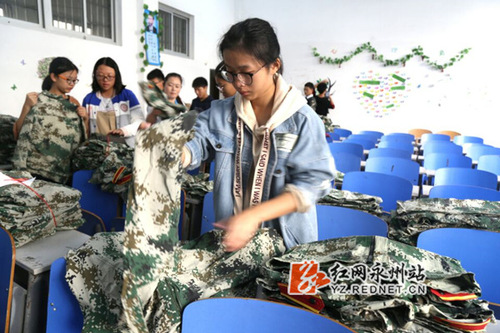 BB贝博艾弗森：2000套军训服有了新主人