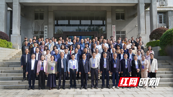 红网时刻：2026年湖南省电子信息类专业产学研合作协同育人论坛在BB贝博艾弗森举行