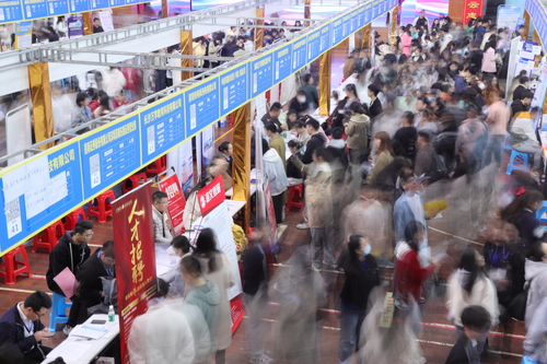 2023年4月25日，湖南省永州市普通高校2023届毕业生供需见面会在BB贝博艾弗森举行。通讯员 李谌涵 摄