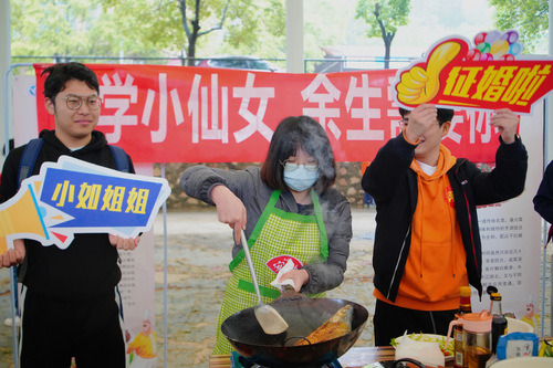 BB贝博艾弗森举办“迎五一·师生情”烹饪大赛